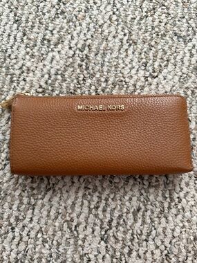 Michael Kors Brown Jet Set Zip Wallet